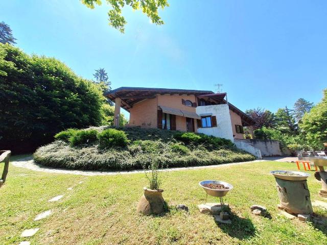 Villa Indipendente in vendita a Cinzano, Piemonte