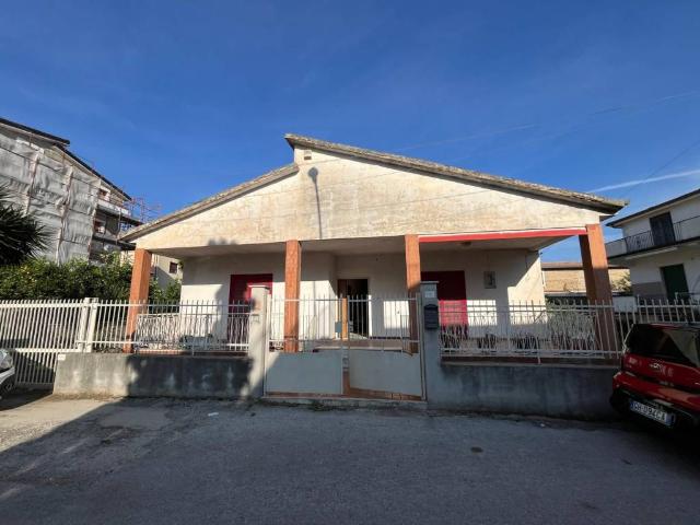 Villa Indipendente in vendita a Sant'agata De' Goti, Campania
