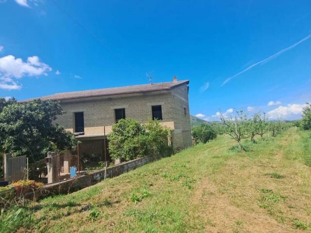 Villa Indipendente in vendita a Sant'agata De' Goti, Campania