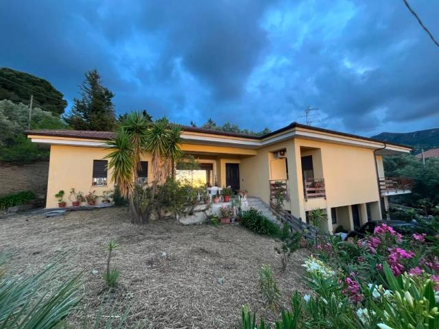 Villa Indipendente in vendita a Cavarretta, Sant'agata Di Militello