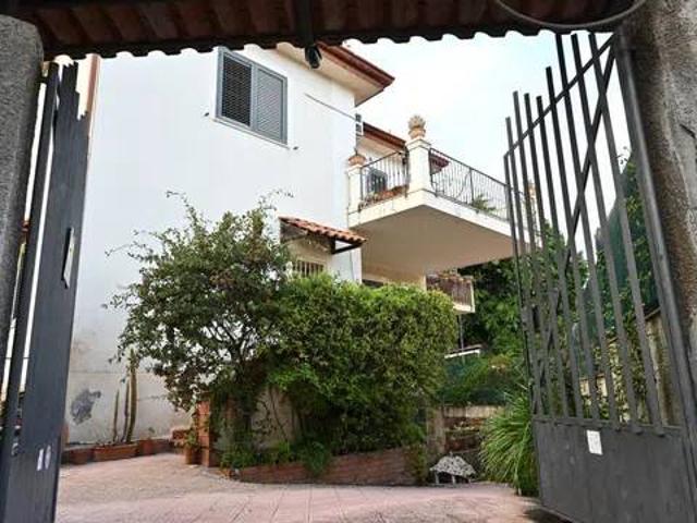 Villa Indipendente in vendita a Sant'agata Li Battiati, Sicilia