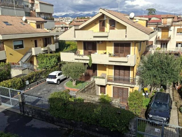 Villa Indipendente in vendita a Sant'agata Li Battiati, Sicilia