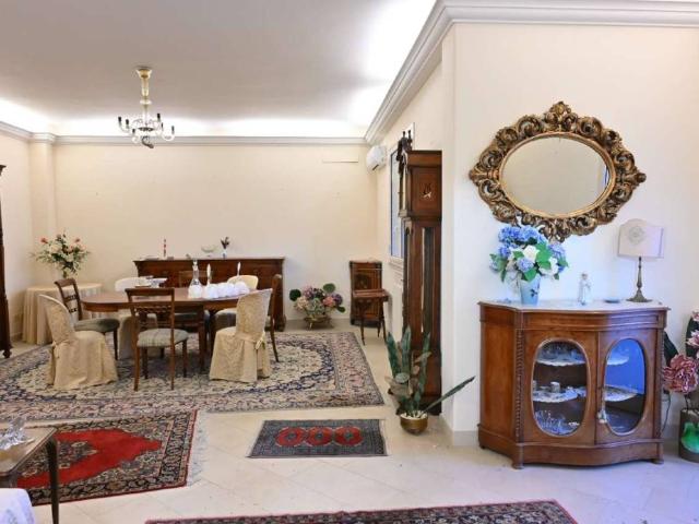 Villa Indipendente in vendita a Sant'agata Li Battiati, Sicilia