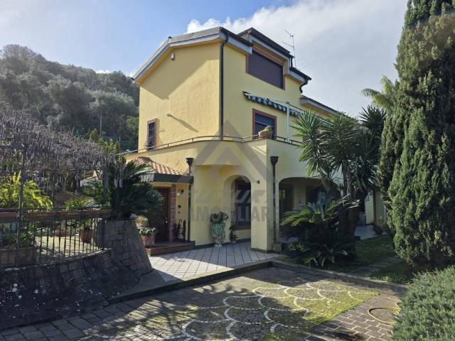Villa Indipendente in vendita a Sant'agnello, Campania