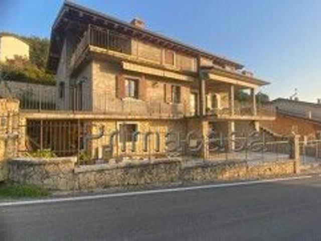 Villa Indipendente in vendita a Sant'ambrogio Di, Veneto