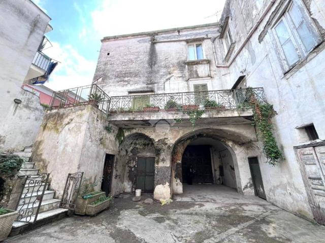 Palazzo in vendita a Sant'anastasia, Campania
