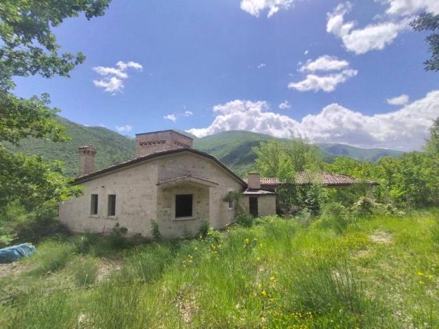 Villa Indipendente in vendita a Sant'anatolia Di Narco, Umbria