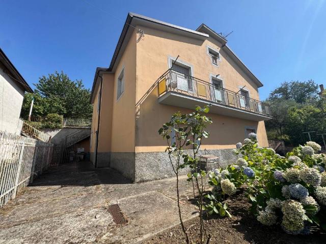 Villa Indipendente in vendita a Sant'angelo A Cupolo, Campania