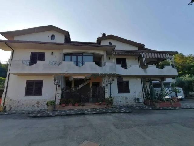 Villa Indipendente in vendita a Sant'angelo A Cupolo, Campania