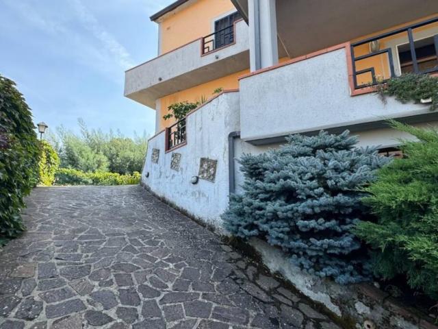 Villa Indipendente in vendita a Sant'angelo A Cupolo, Campania