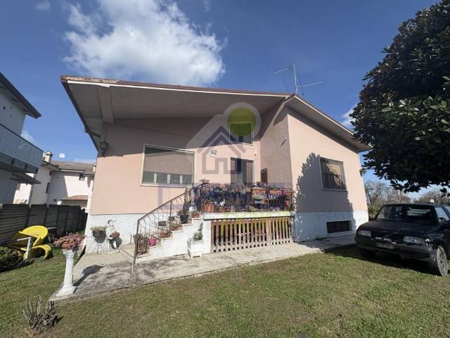 Villa Indipendente in vendita a Galeotta, Sant'angelo Lodigiano
