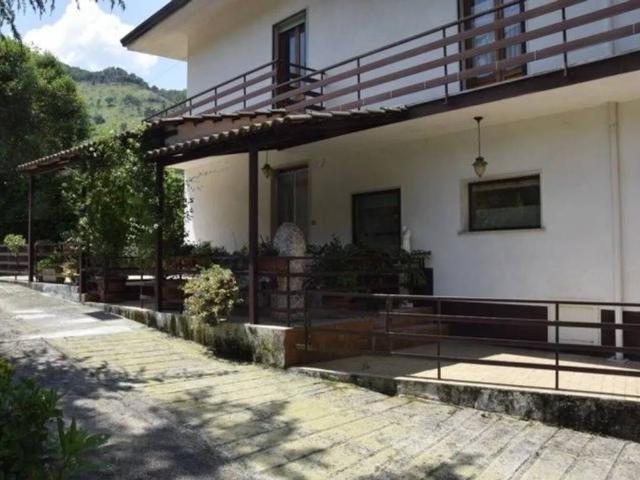 Villa Indipendente in vendita a Sant'apollinare, Lazio