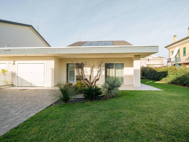 Villa Indipendente in vendita a Unione di comuni Valmarecchia, Santarcangelo Di