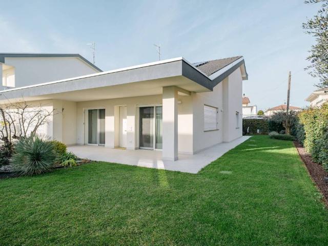 Villa Indipendente in vendita a Unione di comuni Valmarecchia, Santarcangelo Di