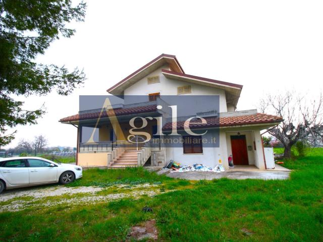 Villa Indipendente in vendita a Unione dei Comuni della Val Vibrata, Sant'egidioalla Vibrata