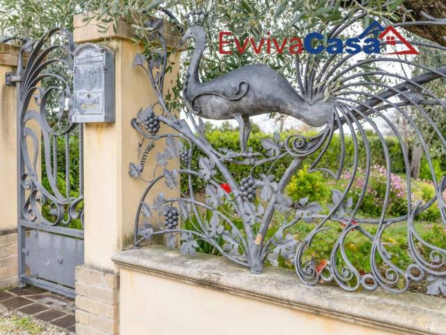 Villa Indipendente in vendita a Marche, Fermo