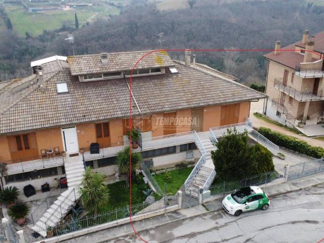 Villa Indipendente in vendita a Castellano, Marche