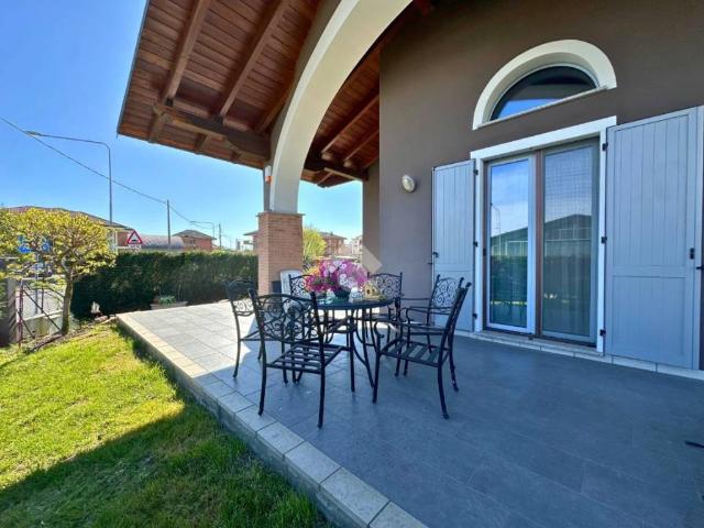 Villa Indipendente in vendita a Piemonte, Vercelli