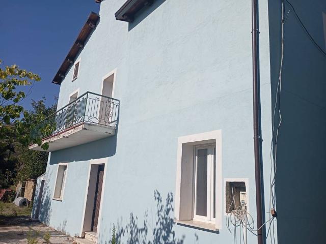 Villa Indipendente in vendita a Santi Cosma E Damiano, Lazio