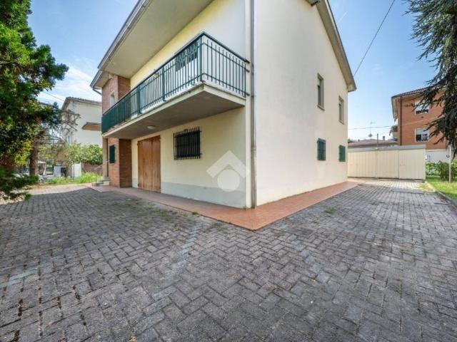 Villa Indipendente in vendita a Sant'Ilario d'Enza