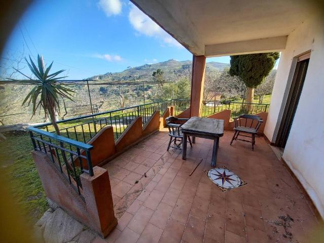 Villa Indipendente in vendita a Santo Stefano Di Camastra, Sicilia