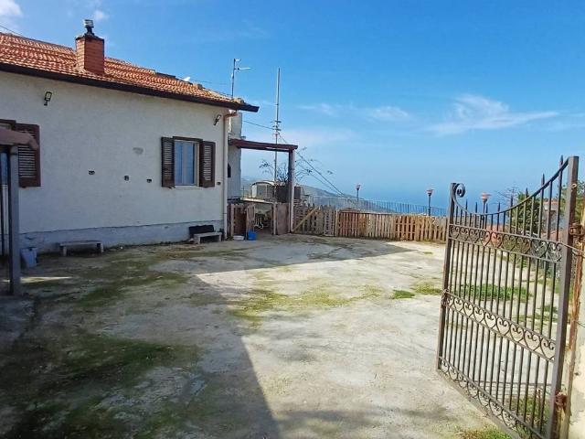 Villa Indipendente in vendita a Santo Stefano Di Camastra, Sicilia