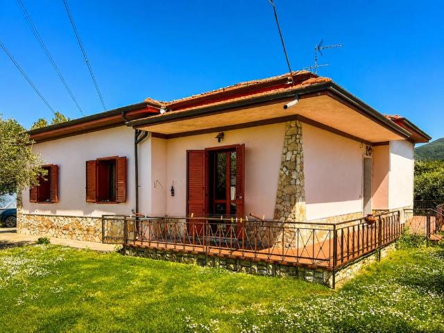 Villa Indipendente in vendita a Ponzano Magra, Santo Stefano Di Magra
