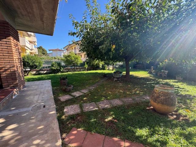 Villa Indipendente in vendita a Ponzano Magra, Santo Stefano Di Magra