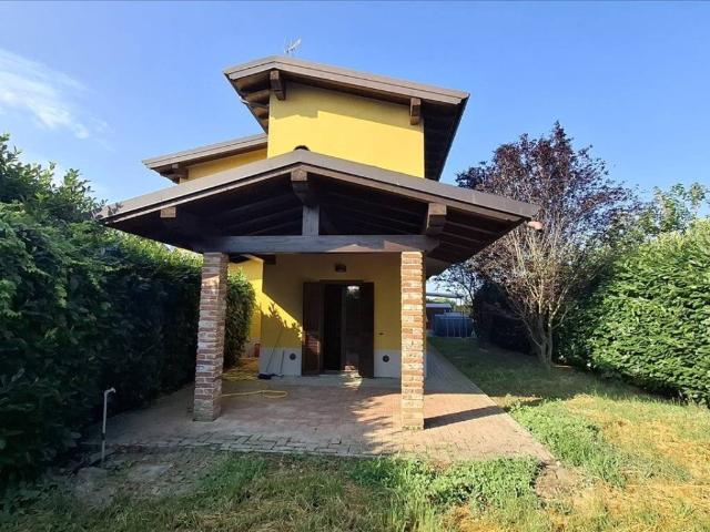 Villa Indipendente in vendita a Santo Stefano Lodigiano, Lombardia