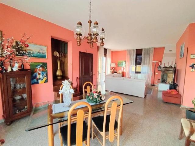 Villa Indipendente in vendita a Santo Stefano Ticino, Lombardia