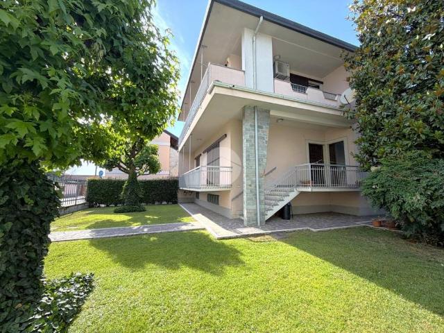 Villa Indipendente in vendita a Santo Stefano Ticino, Lombardia