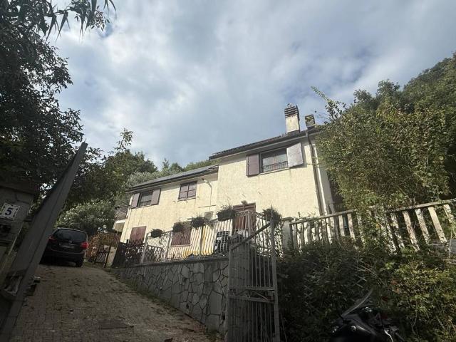 Villa Indipendente in vendita a Piccarello, Sant'Olcese