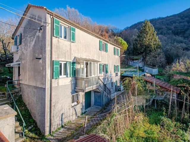 Villa Indipendente in vendita a Sant'olcese, Liguria