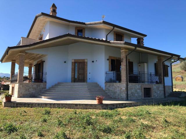 Villa Indipendente in vendita a Unione dei Comuni della Val Vibrata, Sant'omero