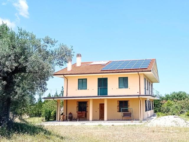 Villa Indipendente in vendita a Unione dei Comuni della Val Vibrata, Sant'omero