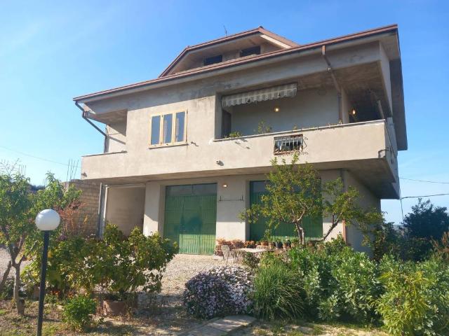 Villa Indipendente in vendita a Unione dei Comuni della Val Vibrata, Sant'omero