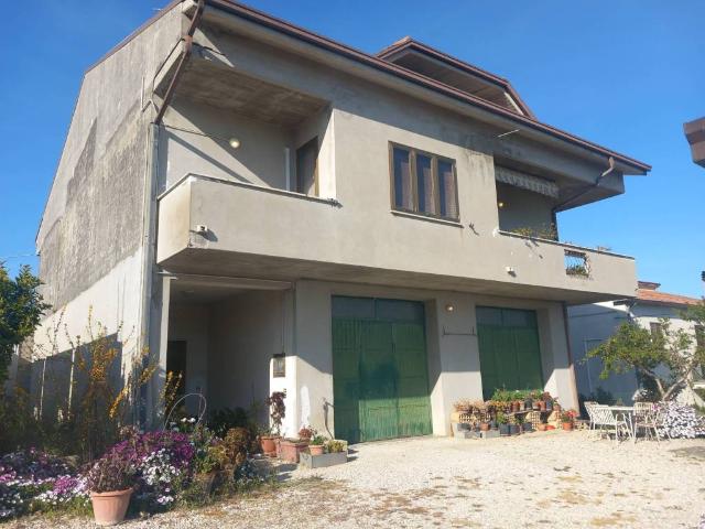Villa Indipendente in vendita a Unione dei Comuni della Val Vibrata, Sant'omero