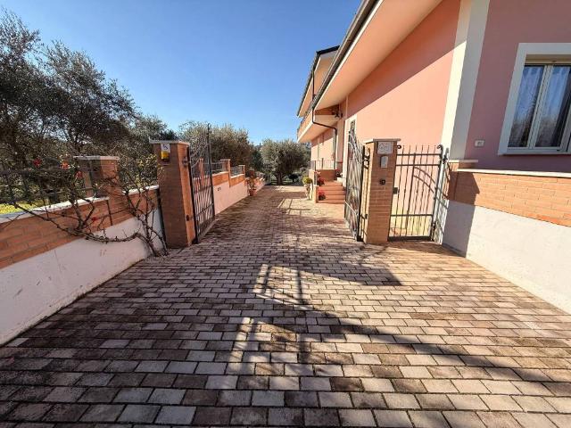 Villa Indipendente in vendita a Unione dei Comuni della Val Vibrata, Sant'omero