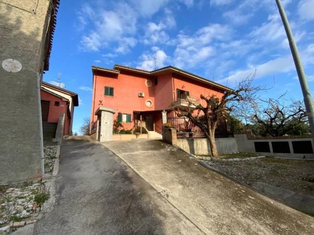 Villa Indipendente in vendita a Unione dei Comuni della Val Vibrata, Sant'omero