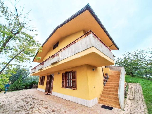 Villa Indipendente in vendita a Unione dei Comuni della Val Vibrata, Sant'omero