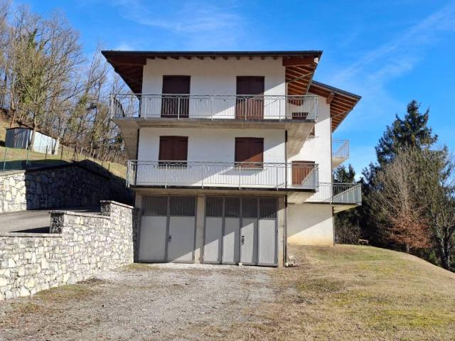 Appartamento in vendita a Sant'omobono Imagna, Lombardia