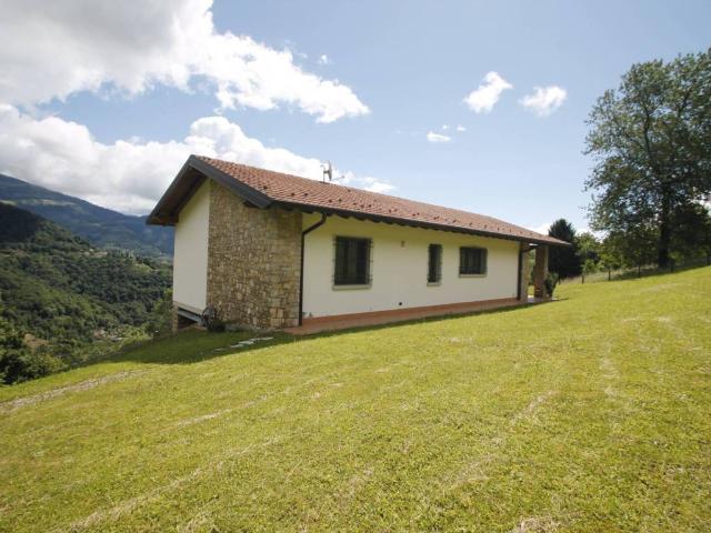 Villa Indipendente in vendita a Valsecca, Sant'Omobono Terme