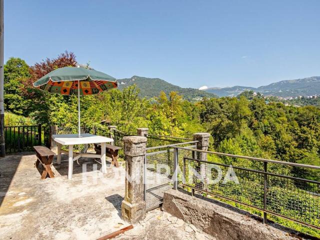 Villa Indipendente in vendita a Sant'omobono Imagna, Lombardia