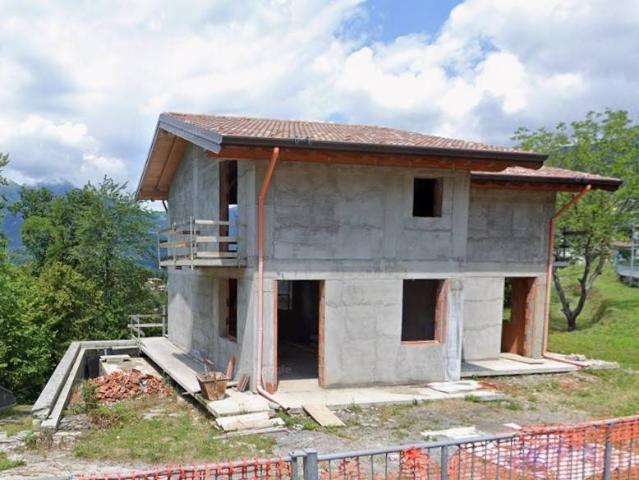 Villa Indipendente in vendita a Sant'omobono Imagna, Lombardia