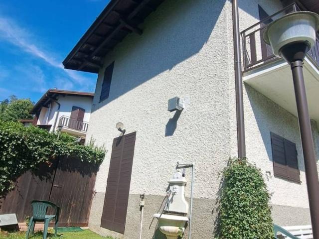 Villa Indipendente in vendita a Sant'omobono Imagna, Lombardia