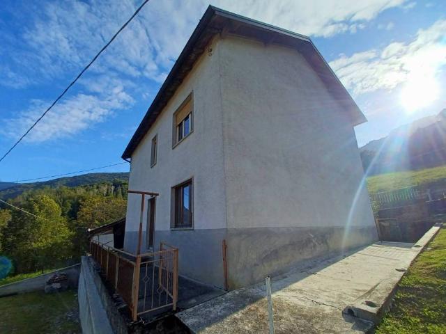 Villa Indipendente in vendita a Sant'omobono Imagna, Lombardia