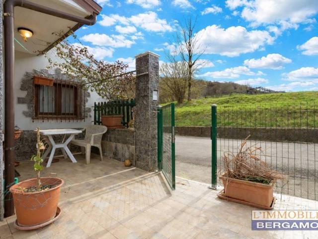 Villa Indipendente in vendita a Sant'omobono Imagna, Lombardia
