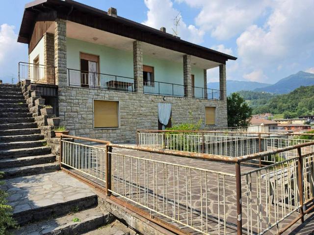 Villa Indipendente in vendita a Sant'omobono Imagna, Lombardia