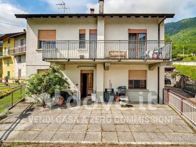 Villa Indipendente in vendita a Sant'omobono Imagna, Lombardia