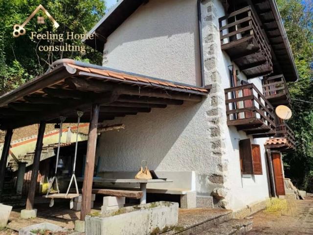 Rustico in vendita a Sant'omobono Imagna, Lombardia
